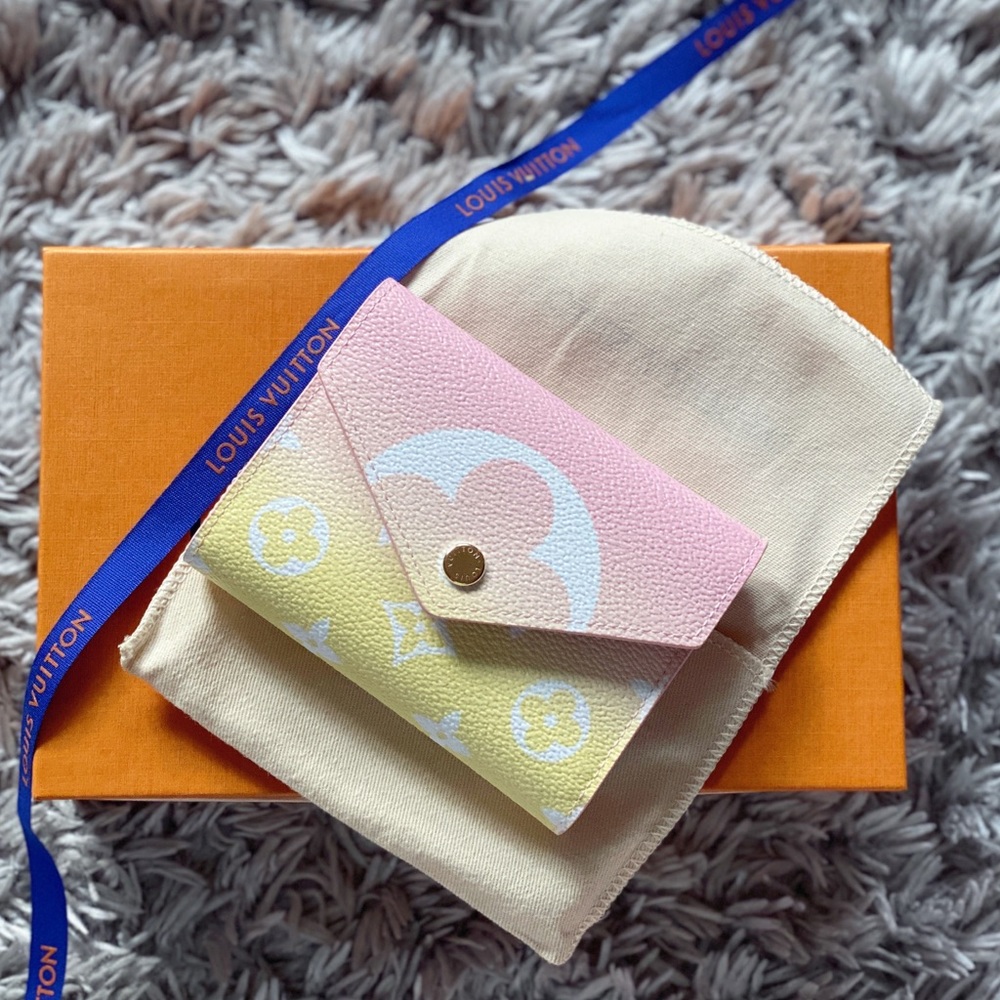 louis vuitton by the pool victorine wallet